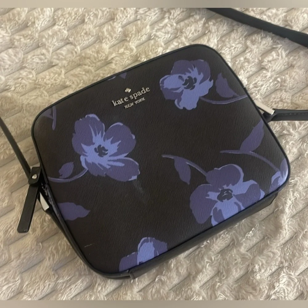 Kate Spade New York EUC
NEWBURY LANE CAMMIE CROSSBODY - Picture 4 of 15